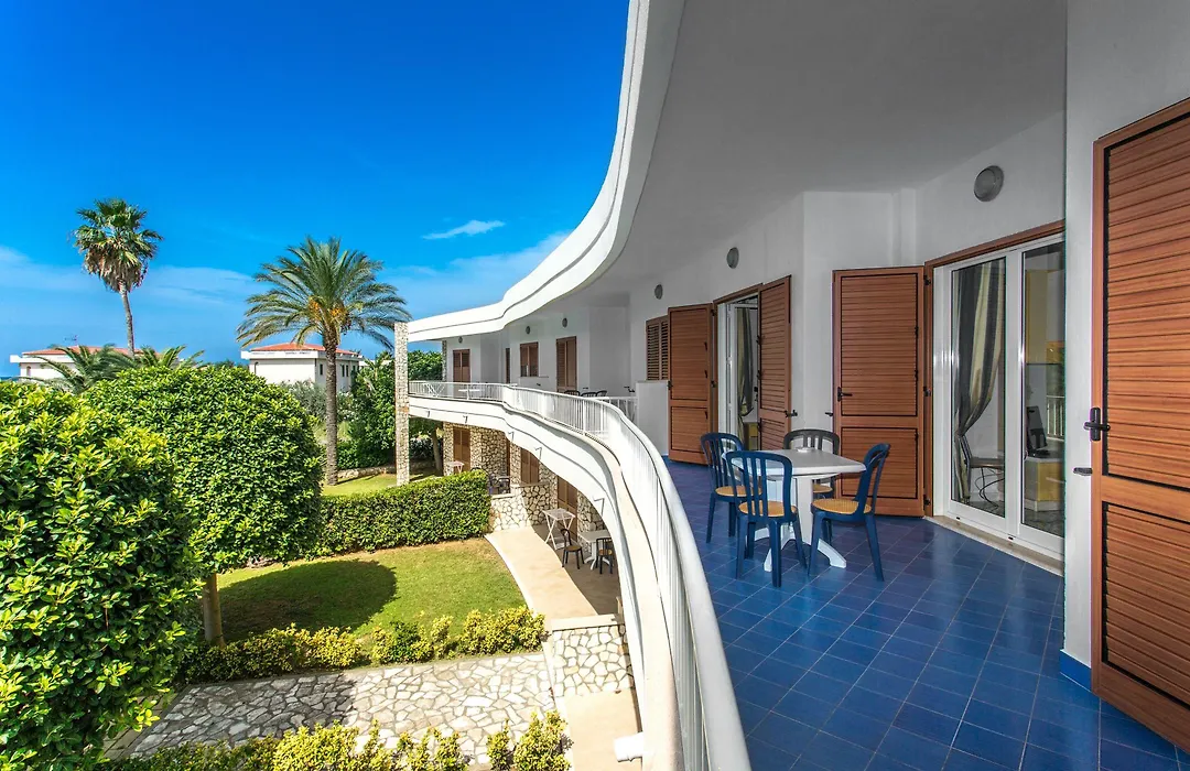Club Residence La Castellana Mare-1