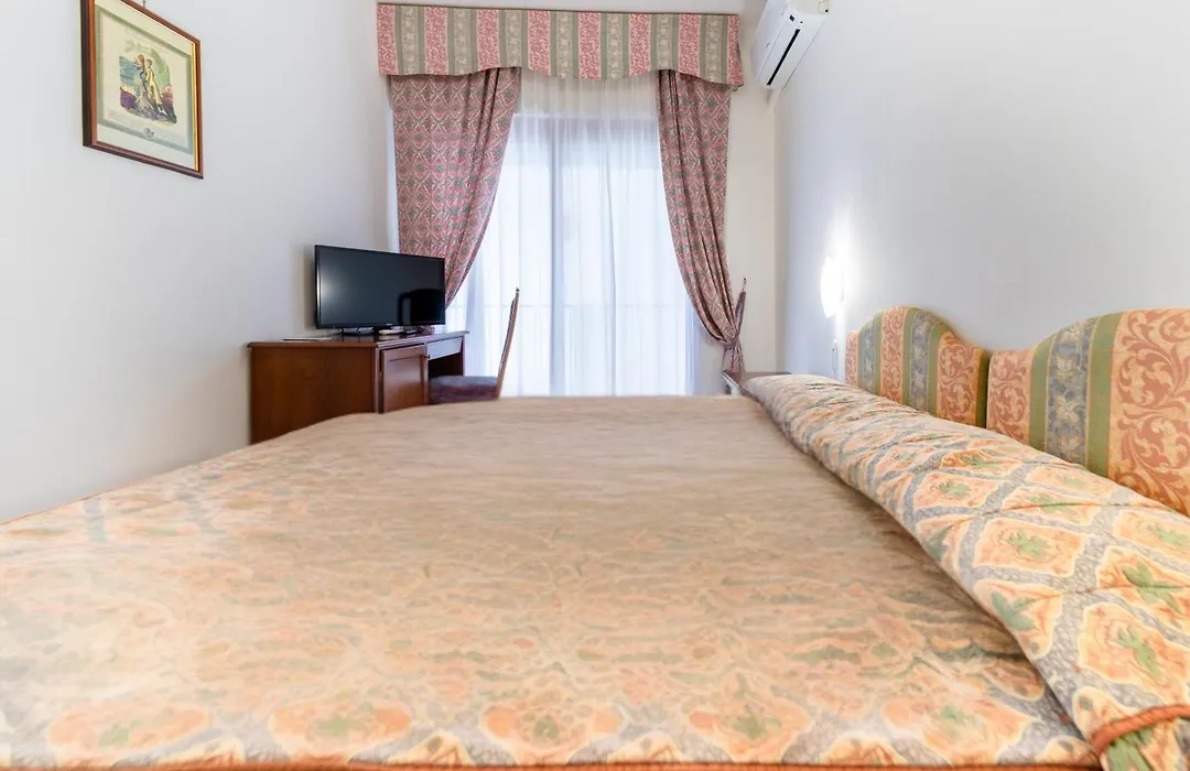 Hotel La Castellana-1